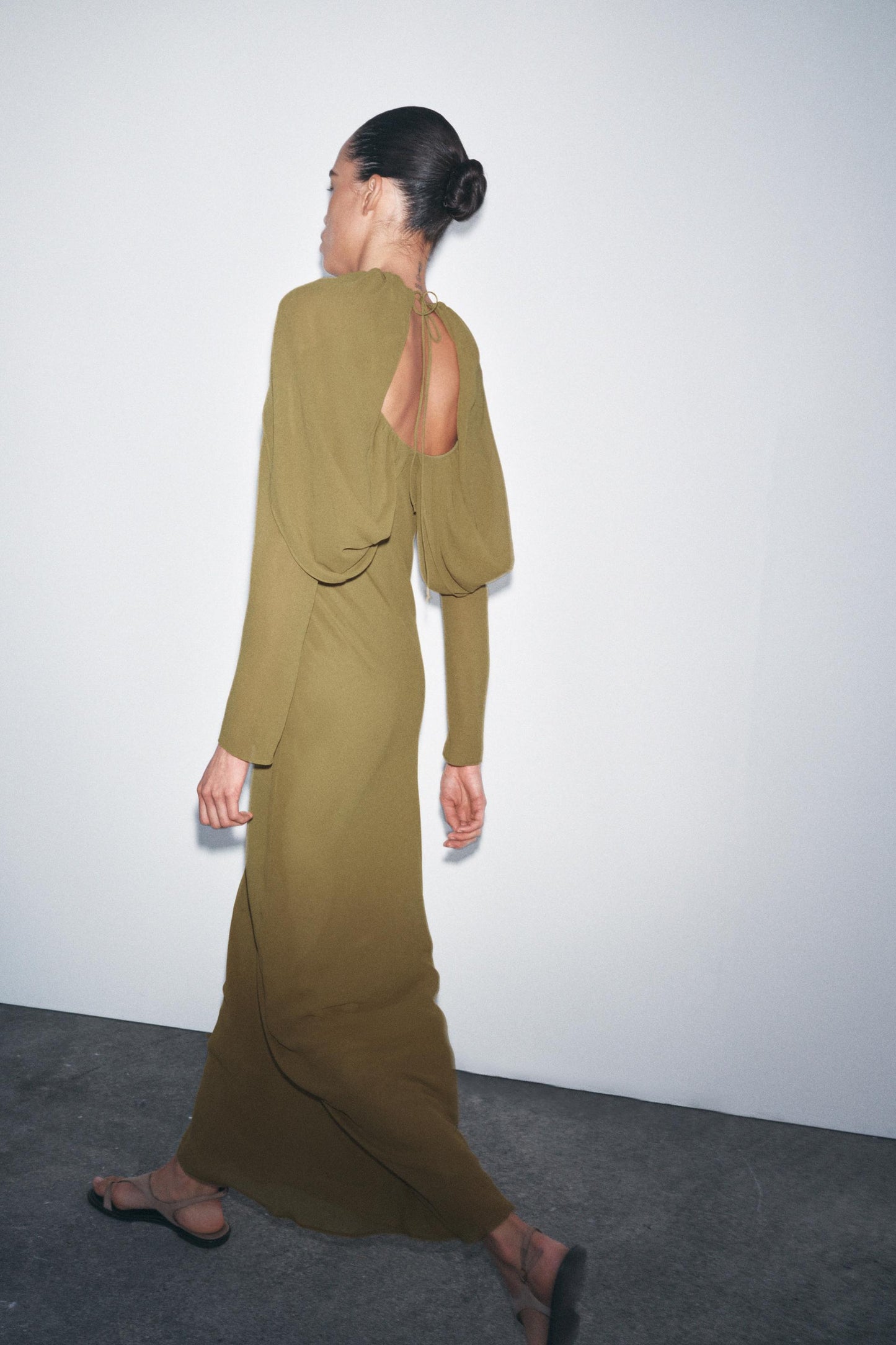 NEREIDA - VESTIDO DE CAPA