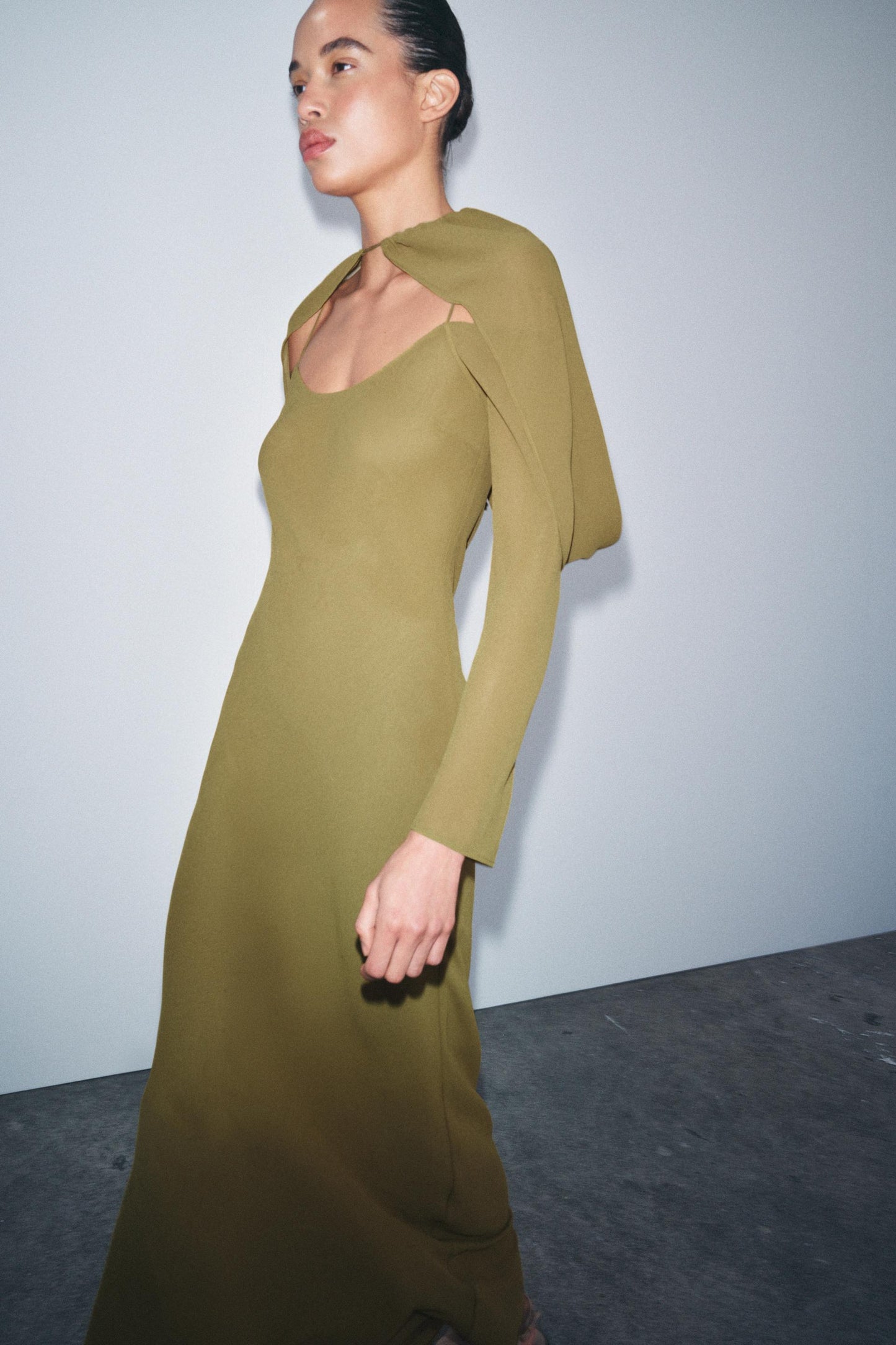 NEREIDA - VESTIDO DE CAPA