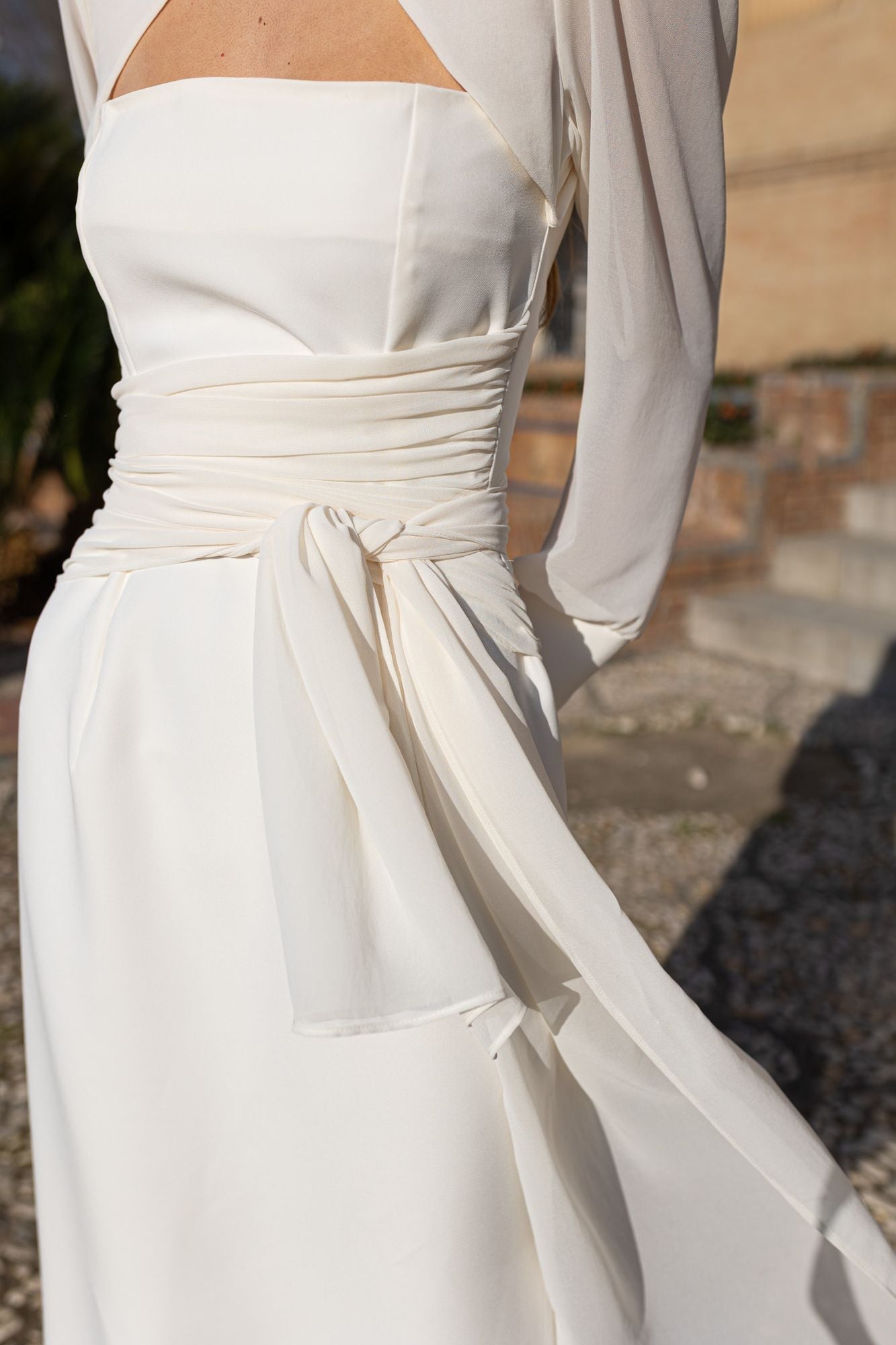 SOFÍA - VESTIDO MIDI CON LAZO Y ESCOTE ABIERTO