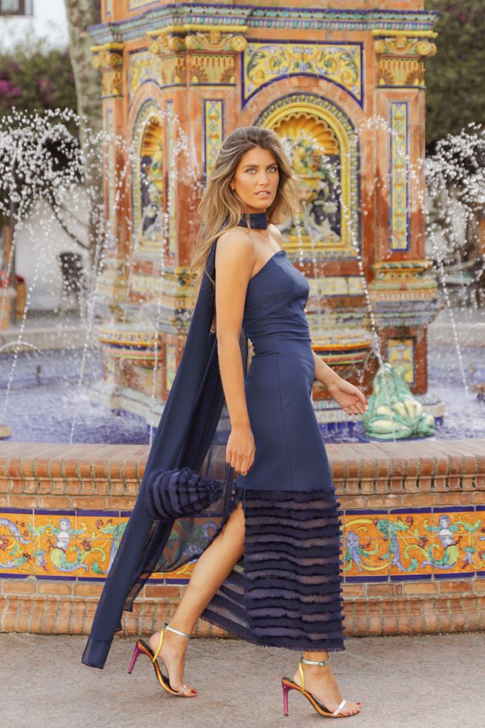 CARLA - VESTIDO ASIMÉTRICO CON CAPA Y TUL