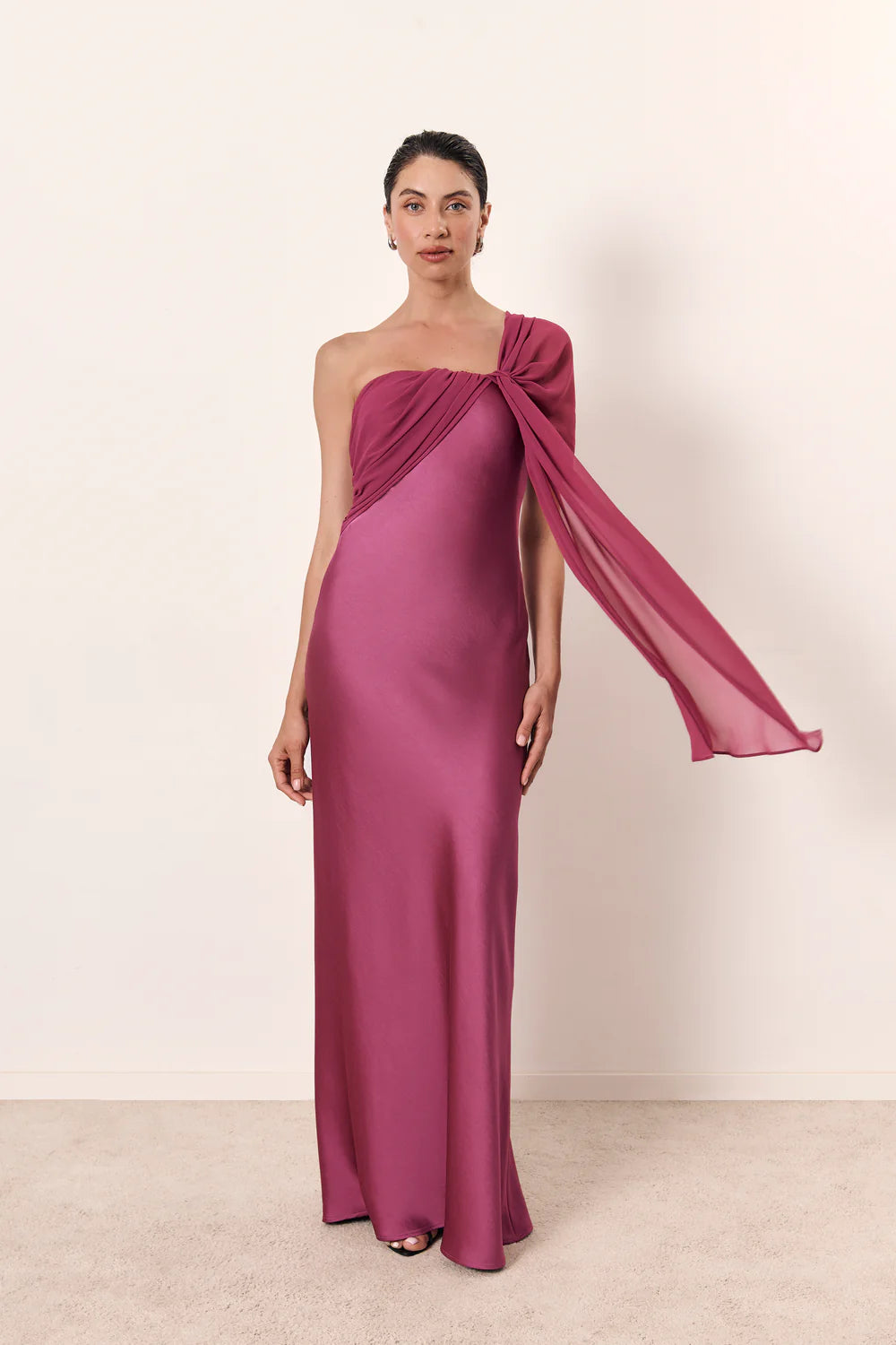 LOURDES - VESTIDO LARGO ASIMÉTRICO CON LAZADA DE GASA