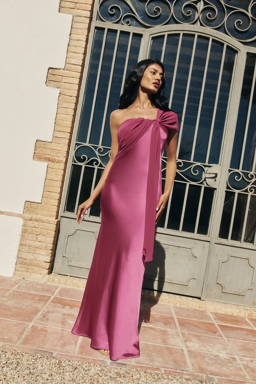 LOURDES - VESTIDO LARGO ASIMÉTRICO CON LAZADA DE GASA