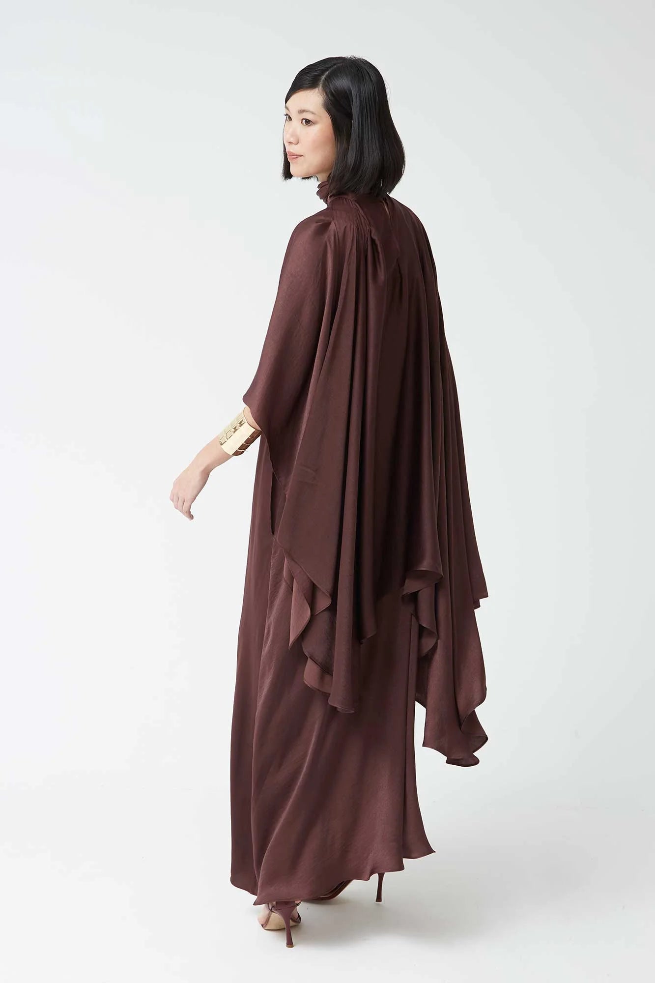 KENIA - CONJUNTO VESTIDO Y CAPA