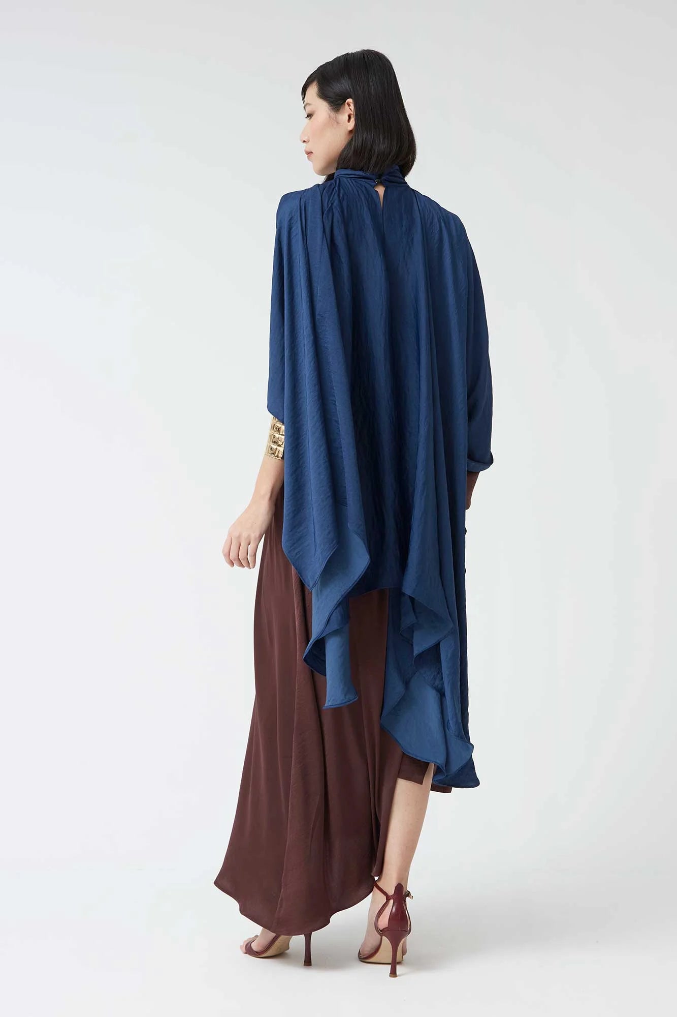 KENIA - CONJUNTO VESTIDO Y CAPA