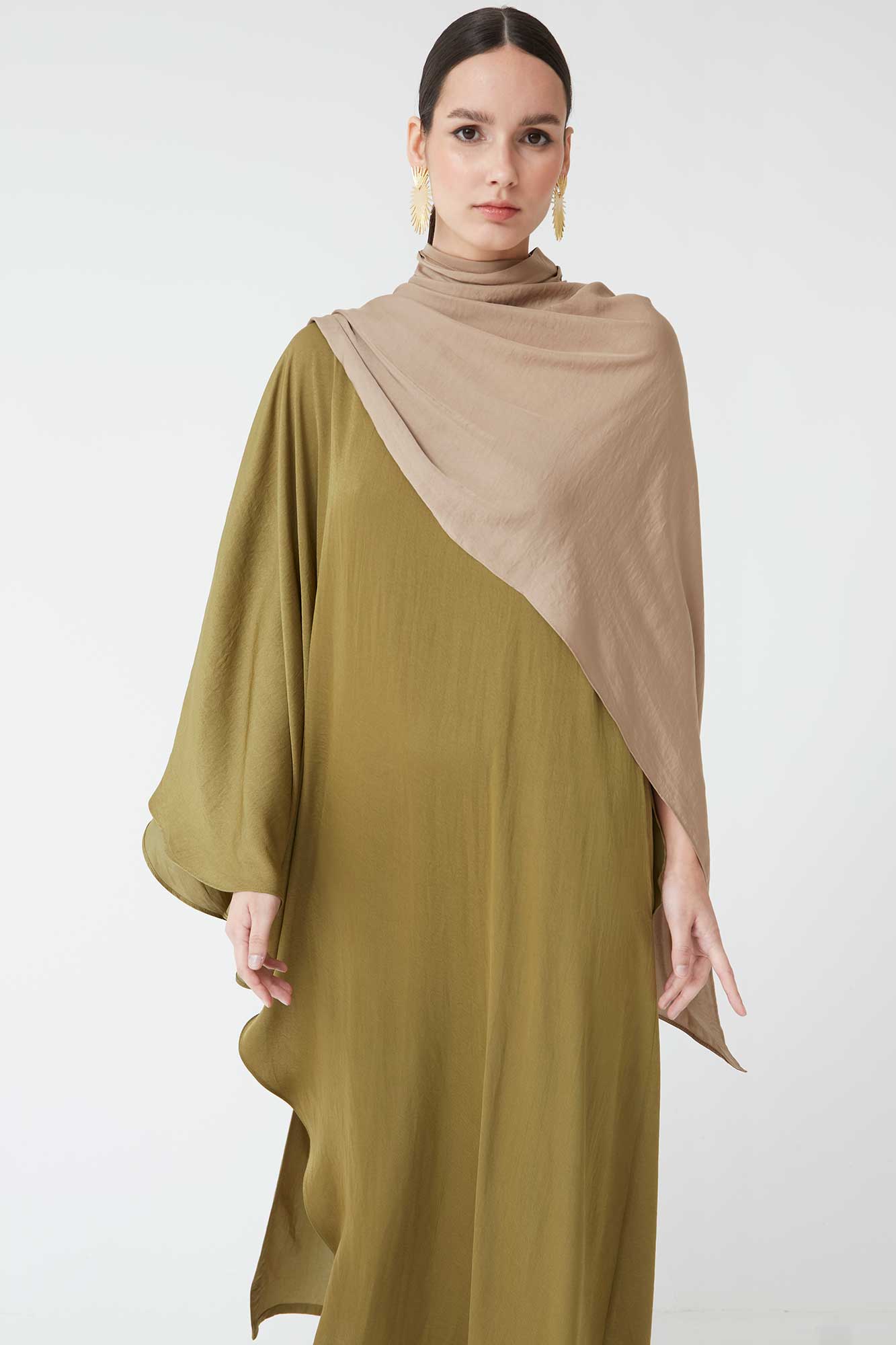KENIA - CONJUNTO VESTIDO Y CAPA