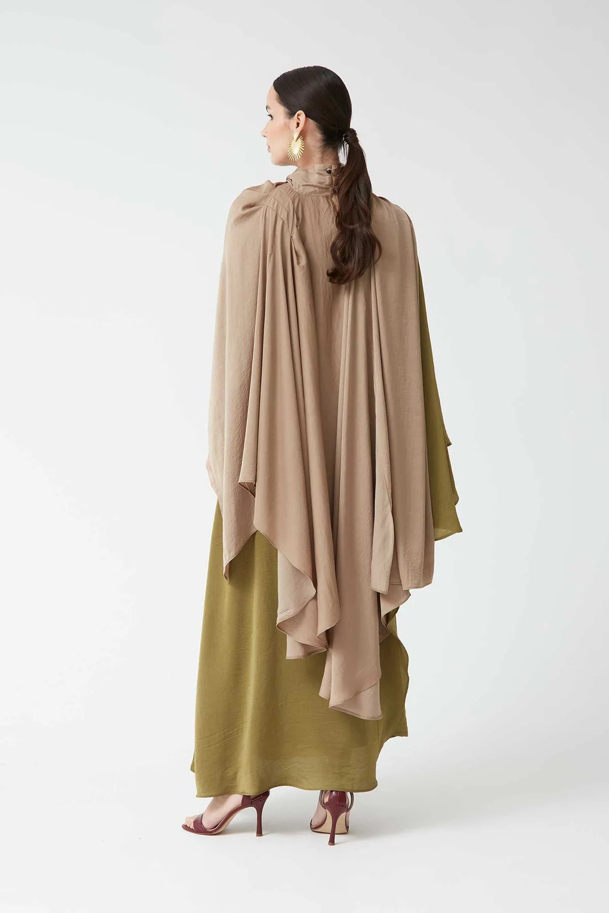KENIA - CONJUNTO VESTIDO Y CAPA