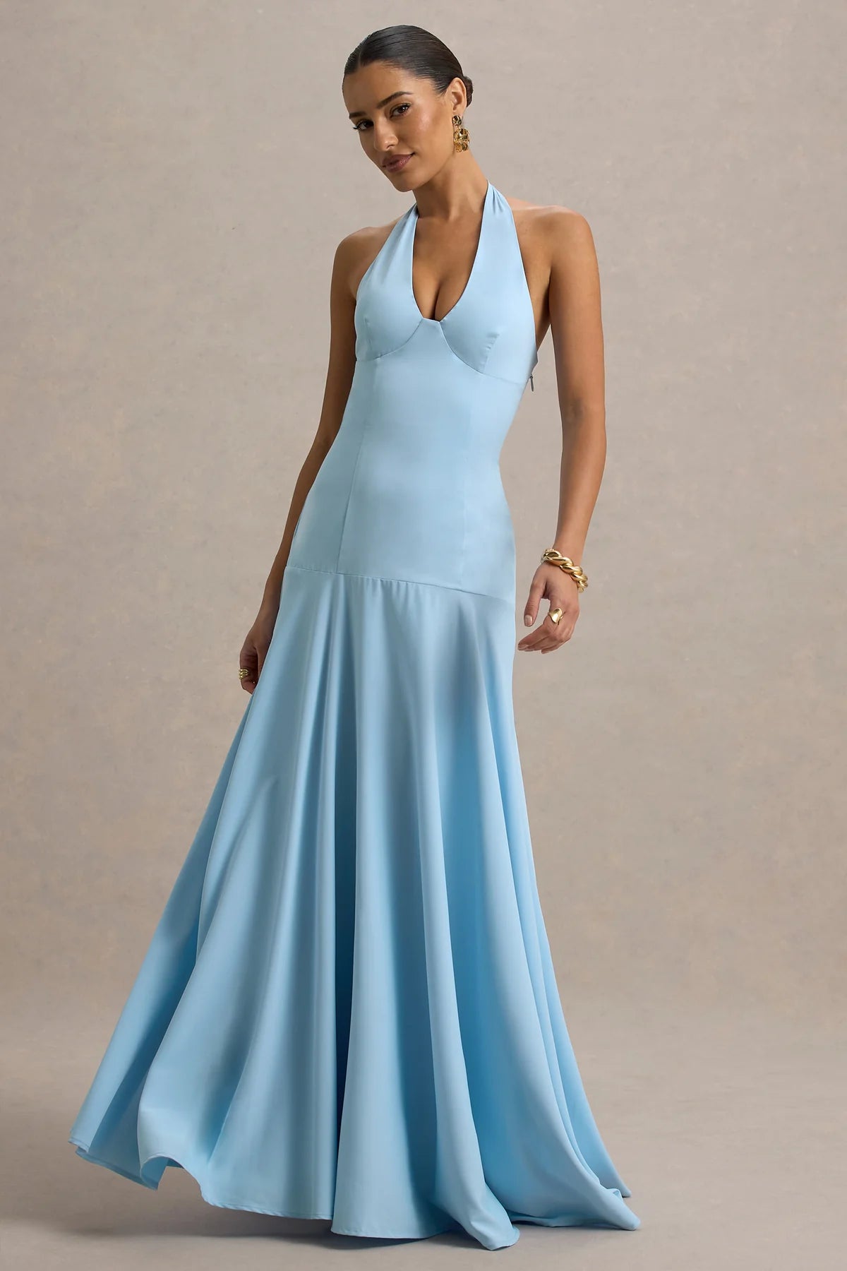 ELEANOR - VESTIDO LARGO HALTER CON LAZO Y FALDA PLISADA