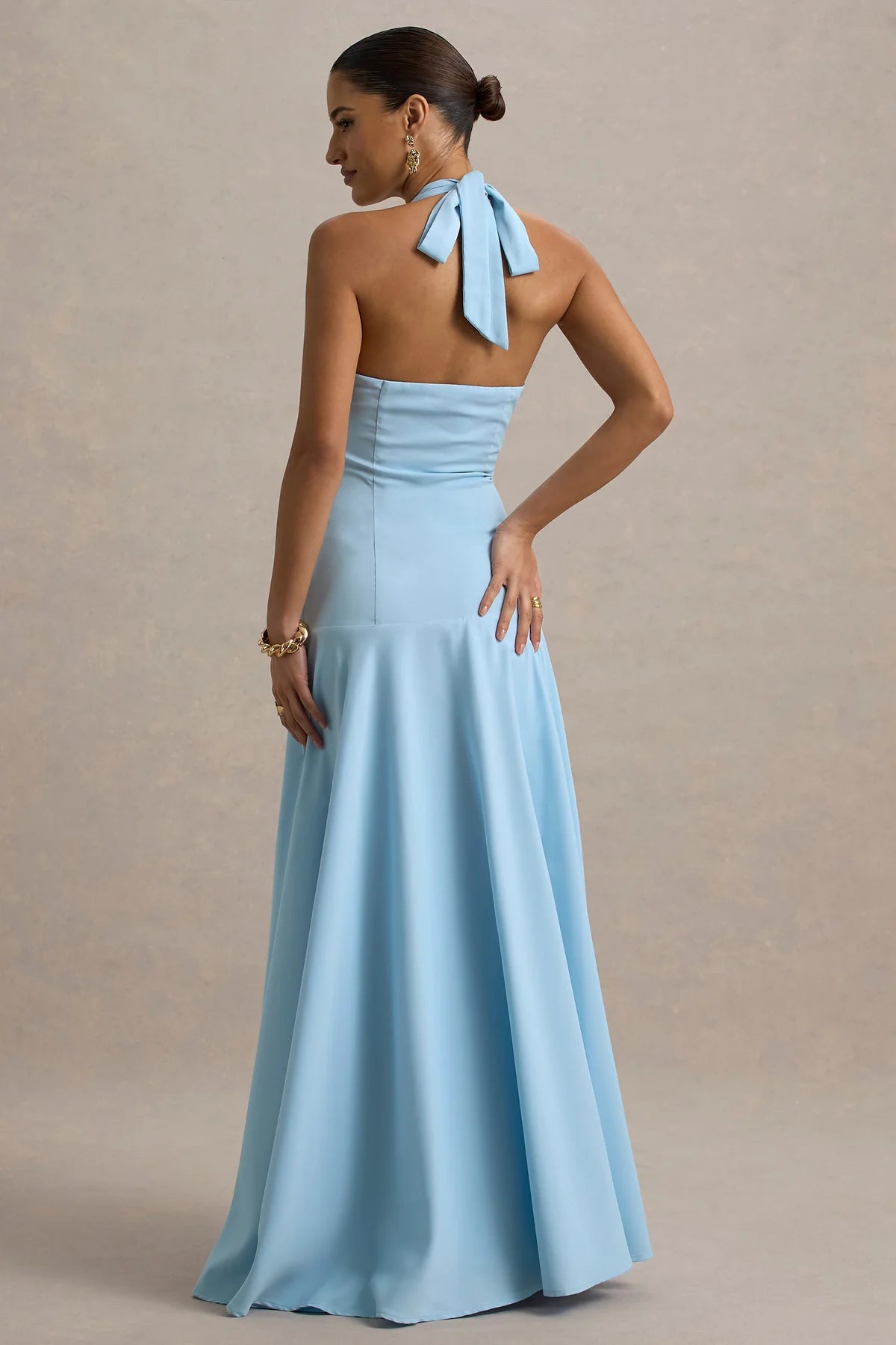ELEANOR - VESTIDO LARGO HALTER CON LAZO Y FALDA PLISADA